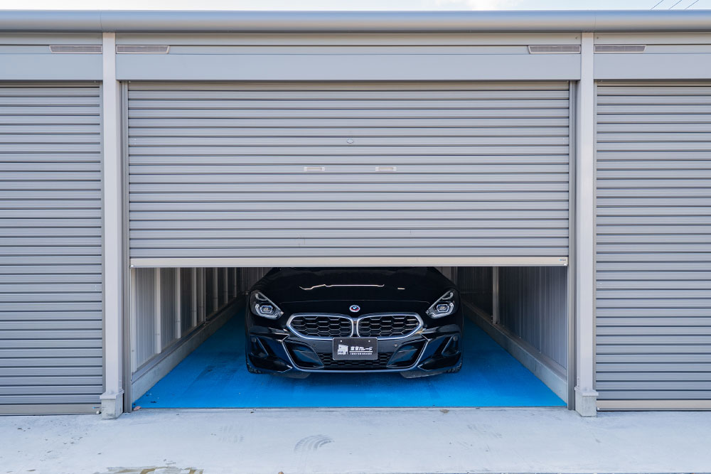 ガレージに駐車したBMW_Z4