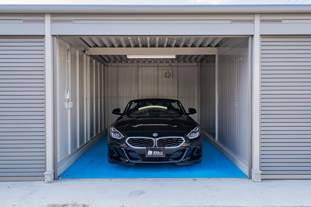 ガレージに駐車したBMW_Z4