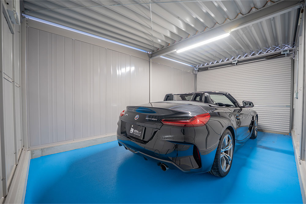 ガレージに駐車したBMW_Z4