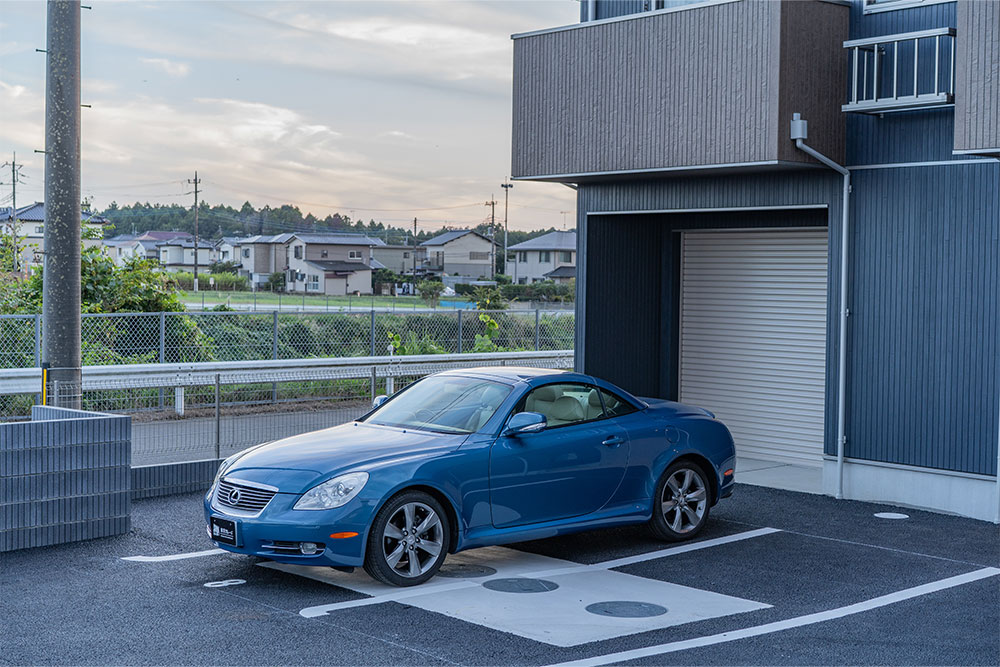 A/B棟は建物横、C棟はガレージ前に屋外P