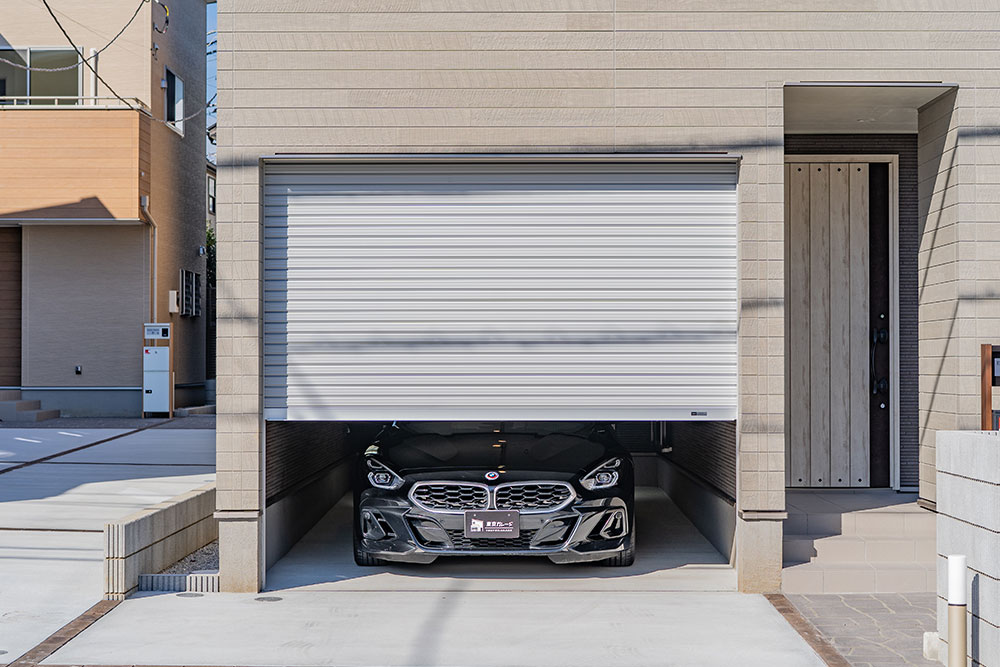 ガレージに駐車したBMW_Z4