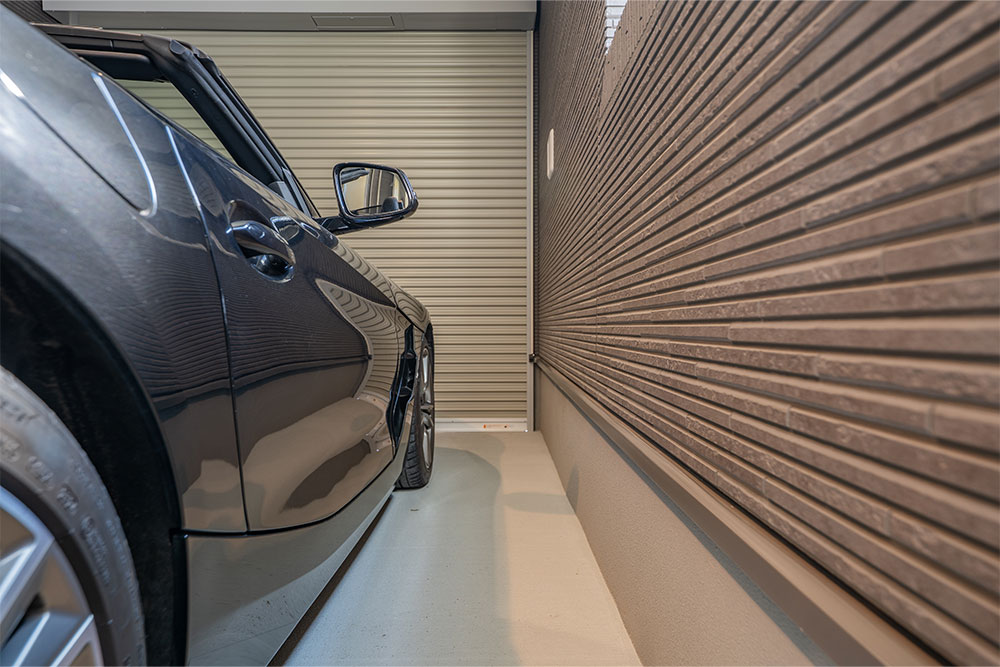 ガレージに駐車したBMW_Z4