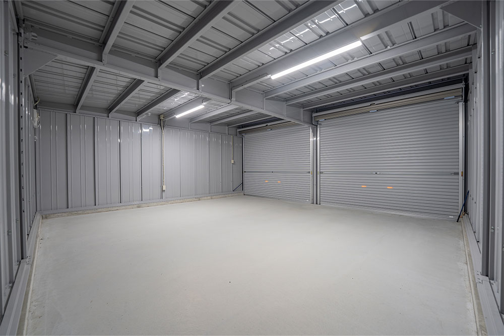 GR-104のガレージ内観