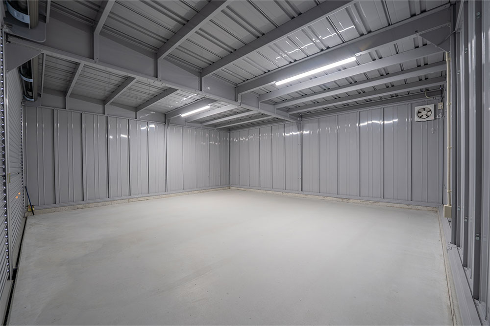 GR-104のガレージ内観