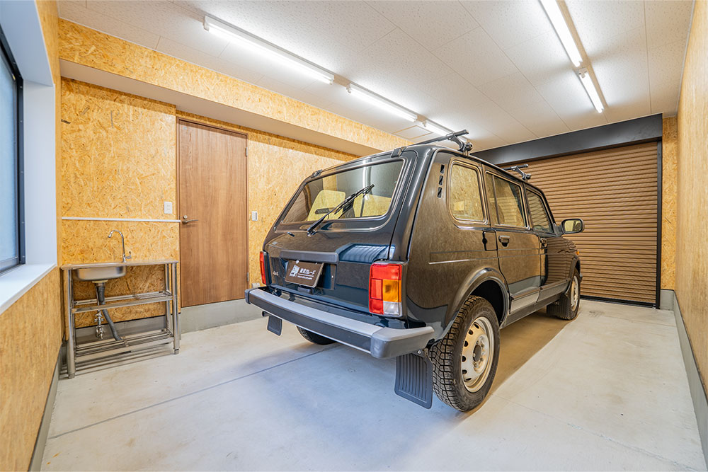 リアハッチを開けられる奥行6.03m