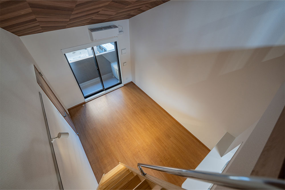 ロフトから見た居室