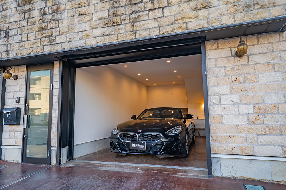 ガレージに駐車したBMW_Z4