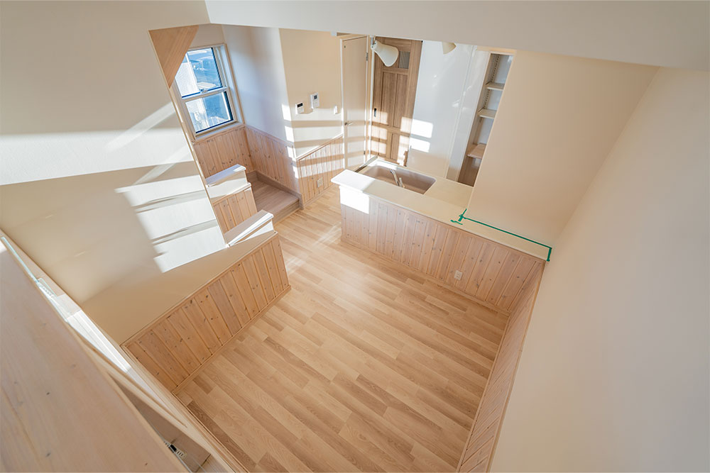 リビングから見下ろしたDK