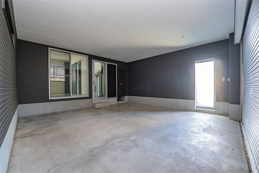 横幅5.30m/奥行5.05〜5.45m