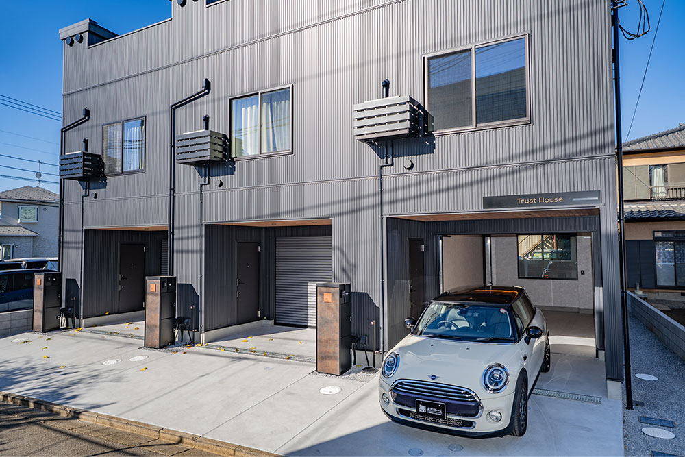 千葉県船橋市習志野台7丁目の賃貸ガレージハウス「Trust House」とMINI