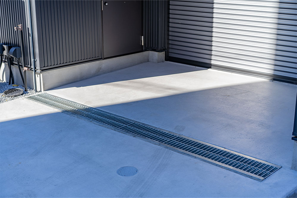 ガレージ前のグレーチング