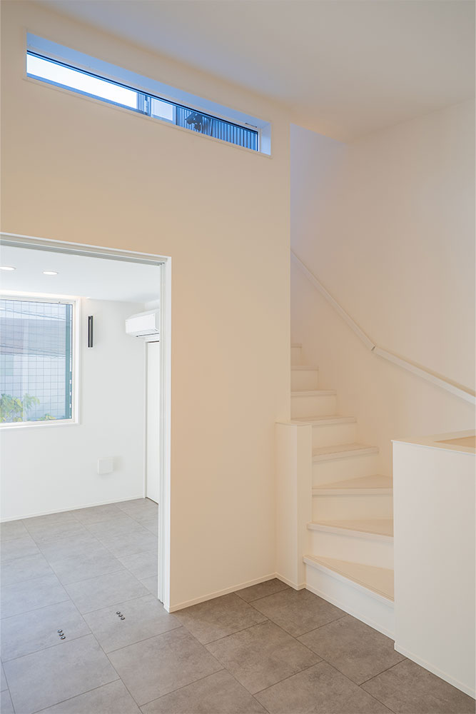 屋上へ続く階段