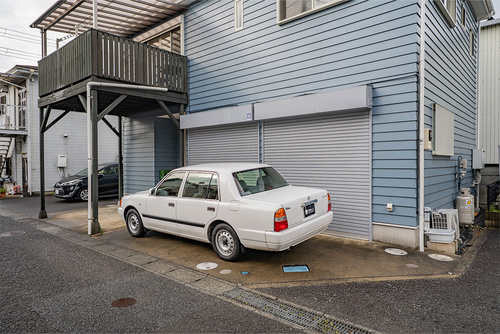 ガレージ前の駐車スペース