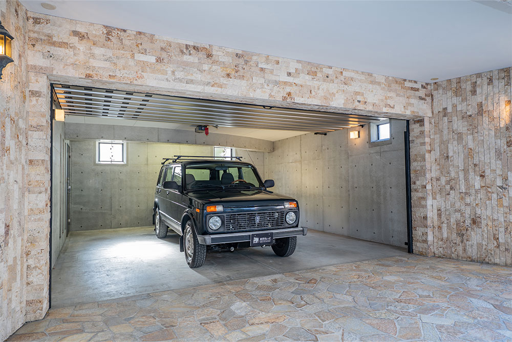 開口幅4.98mの並列2台ガレージ