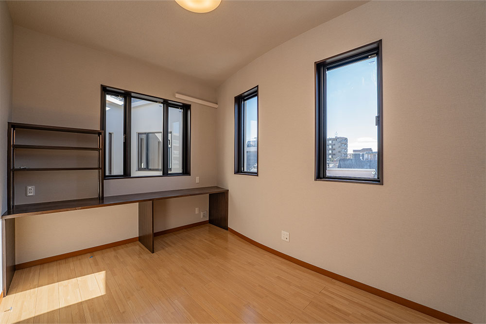 2F洋室（6.66帖）