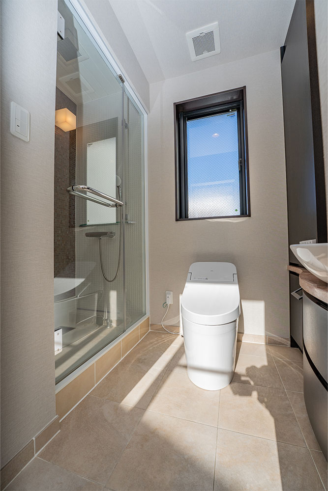 2Fシャワールーム＆トイレ