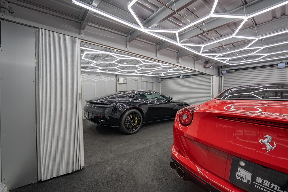 区画を仕切ったアコーディオンカーテン