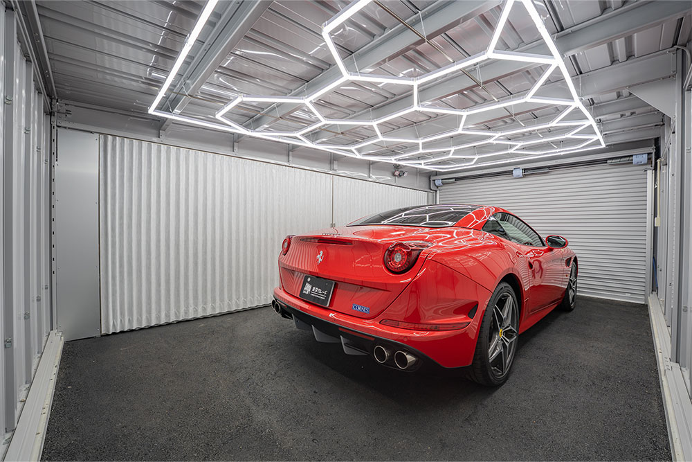 愛車を美しく照らすハニカムライト