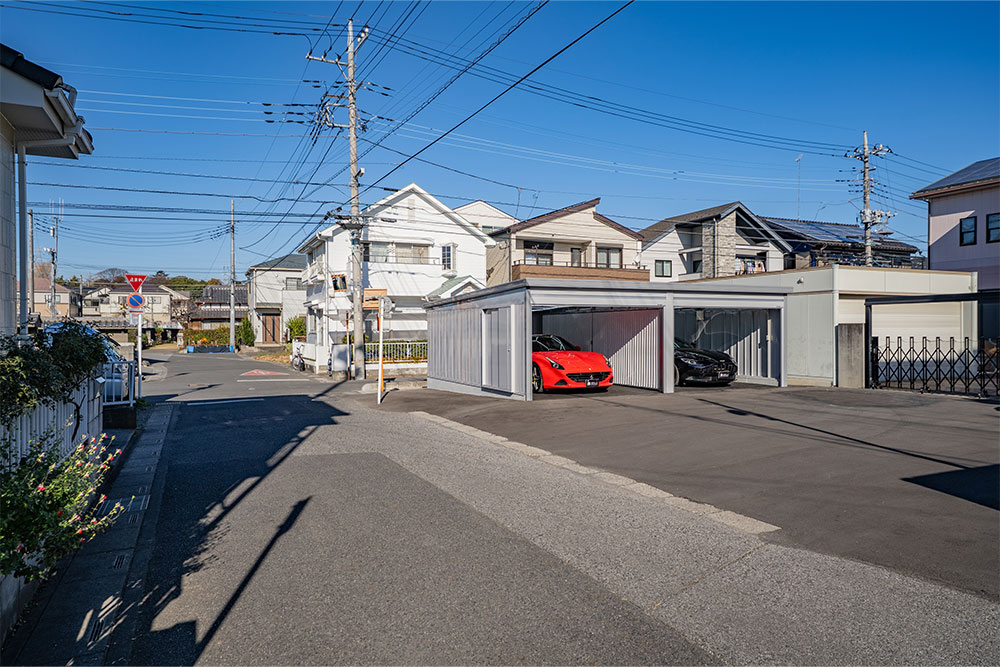 敷地＆前面道路もゆとりがある