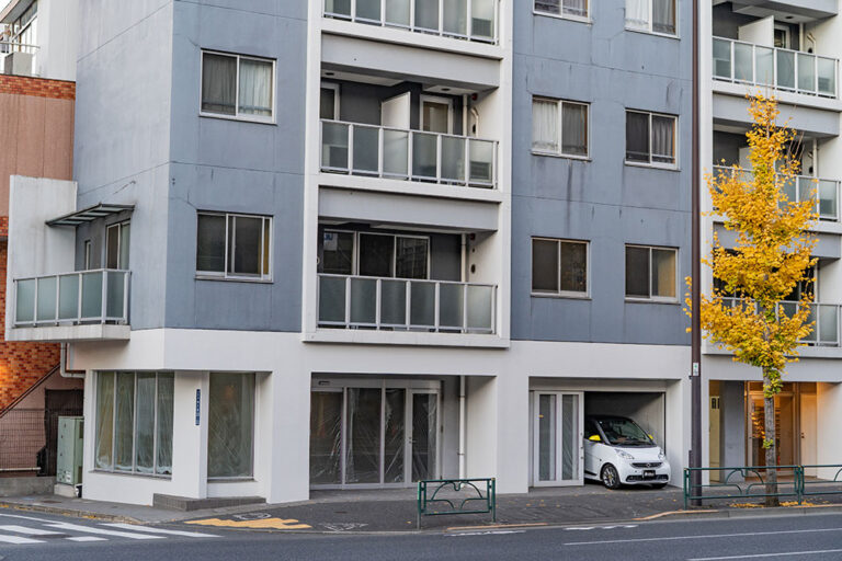 ガレージ付き店舗+住居のメゾネット区画｜王子神谷駅 徒歩4分