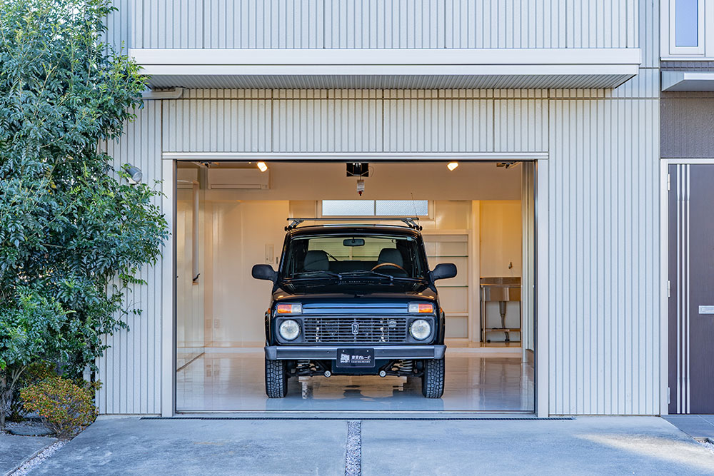 開口幅2.98mでワイドボディも安心