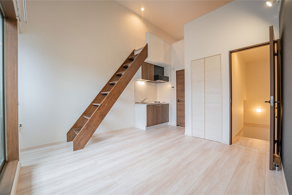 固定ハシゴで昇降するロフト完備