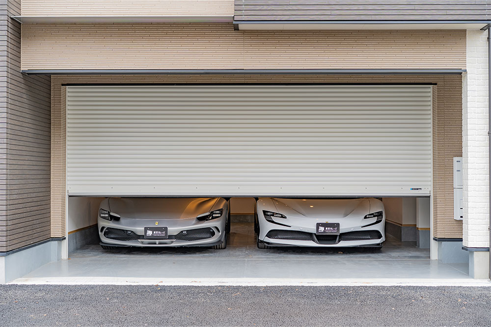 ガレージに駐車したSF90 Spider＆296GTB