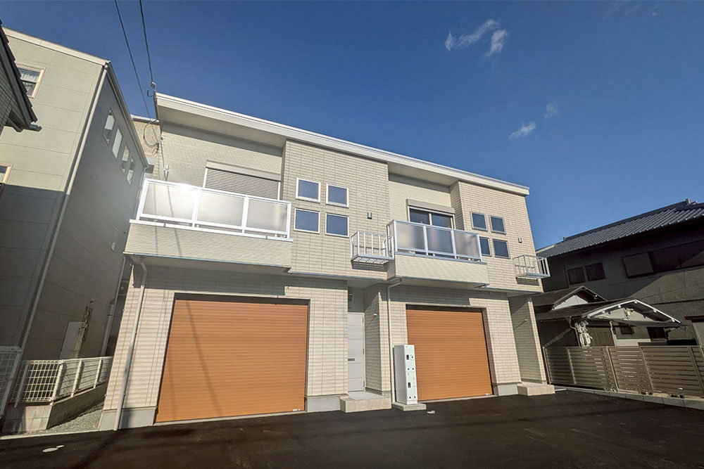 ゆとりある敷地に建つ2戸構成の物件