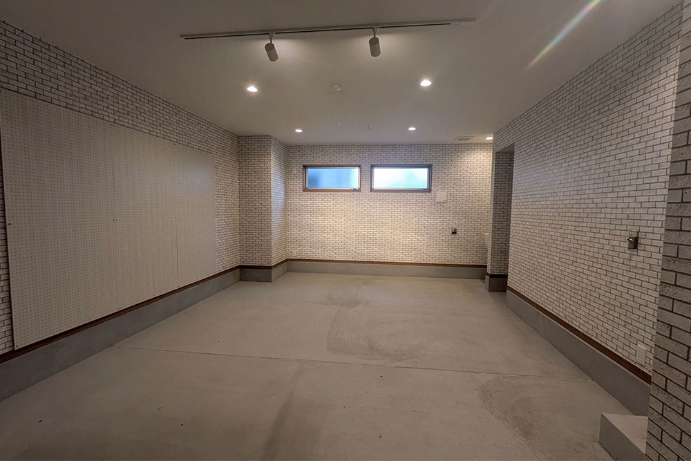 ガレージは横幅 約3.0m〜約4.1m/奥行 約6.9m