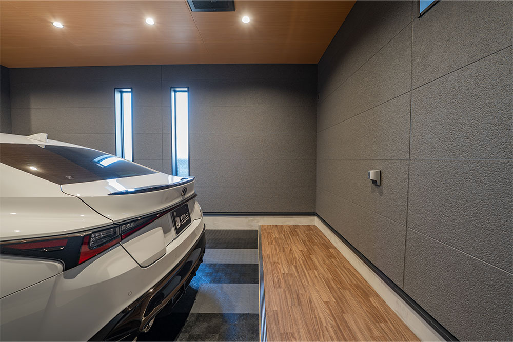 ガレージに駐車したLEXUS_IS500