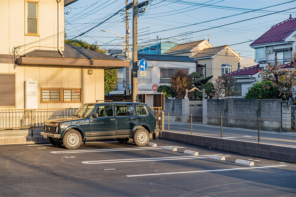 敷地内に整備された駐車場