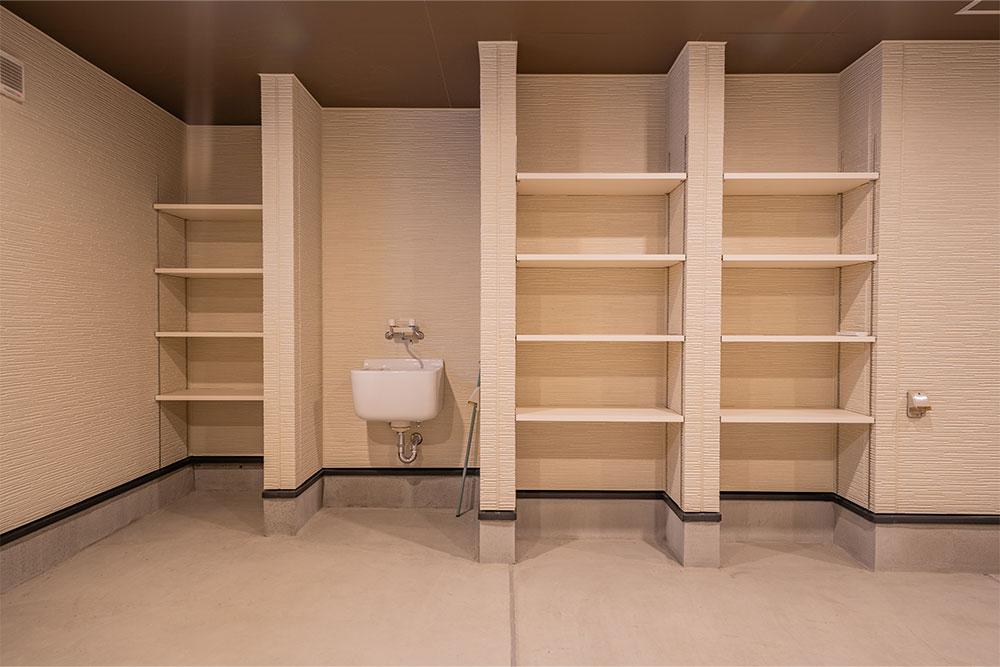 ガレージの収納棚