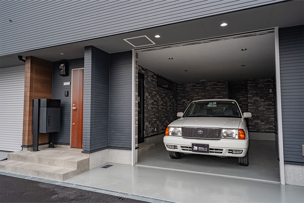 ガレージは開口幅2.58m/奥行5.43m