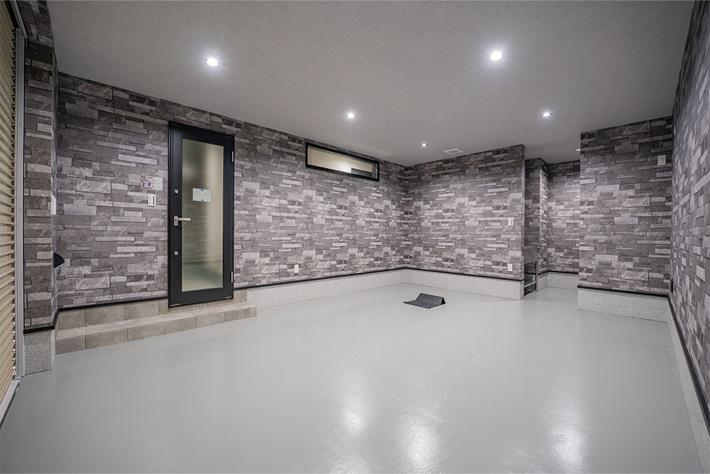 ガレージ後方には2.5帖の収納スペース