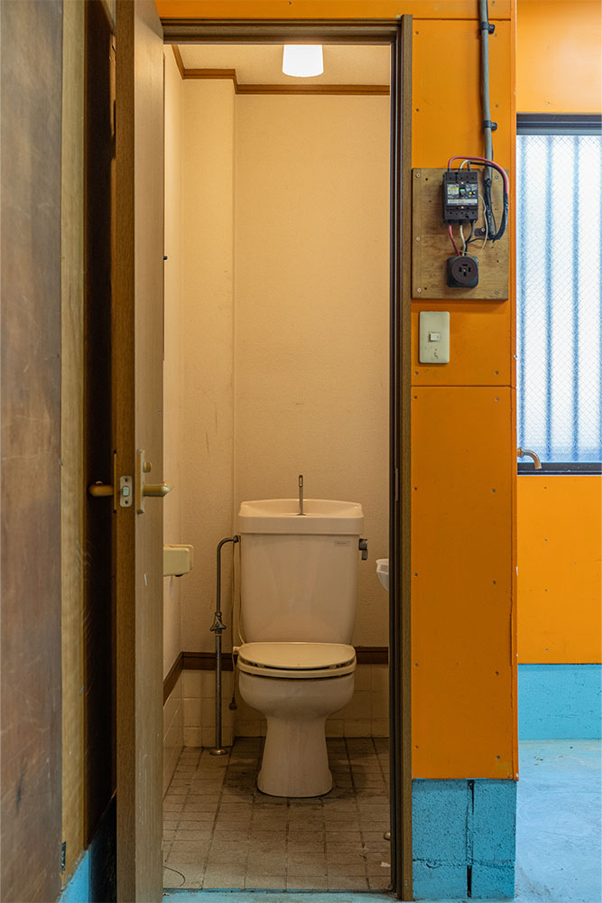 ガレージのトイレ