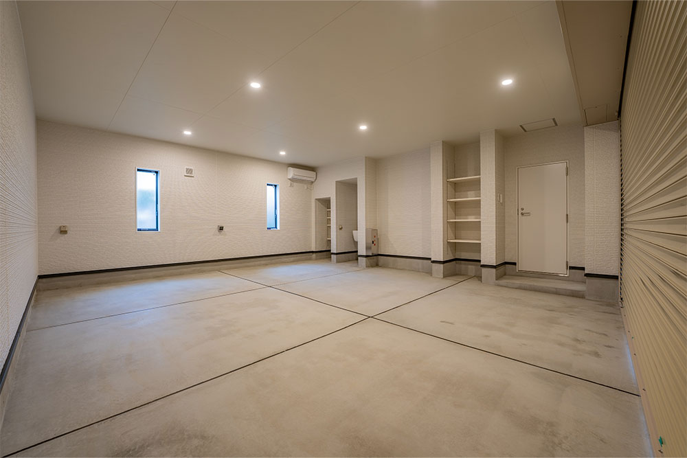 C号室のガレージ内観