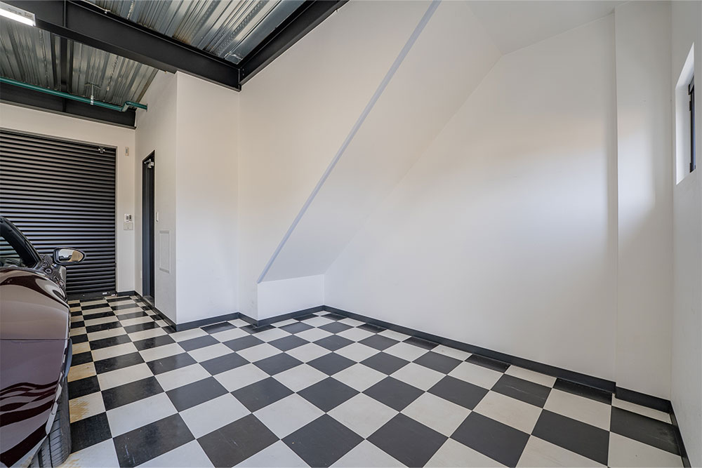 ガレージ後方の余白