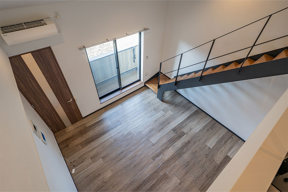 ロフトから見た居室