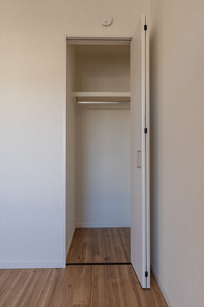 洋室に備わるクローゼット