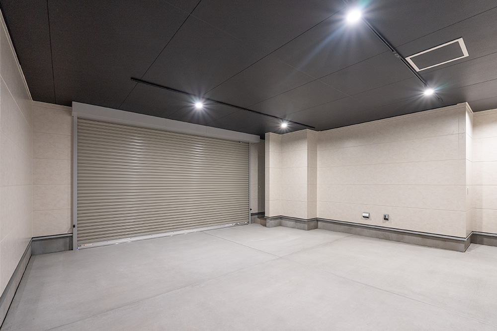 ガレージ内を奥側から見た様子