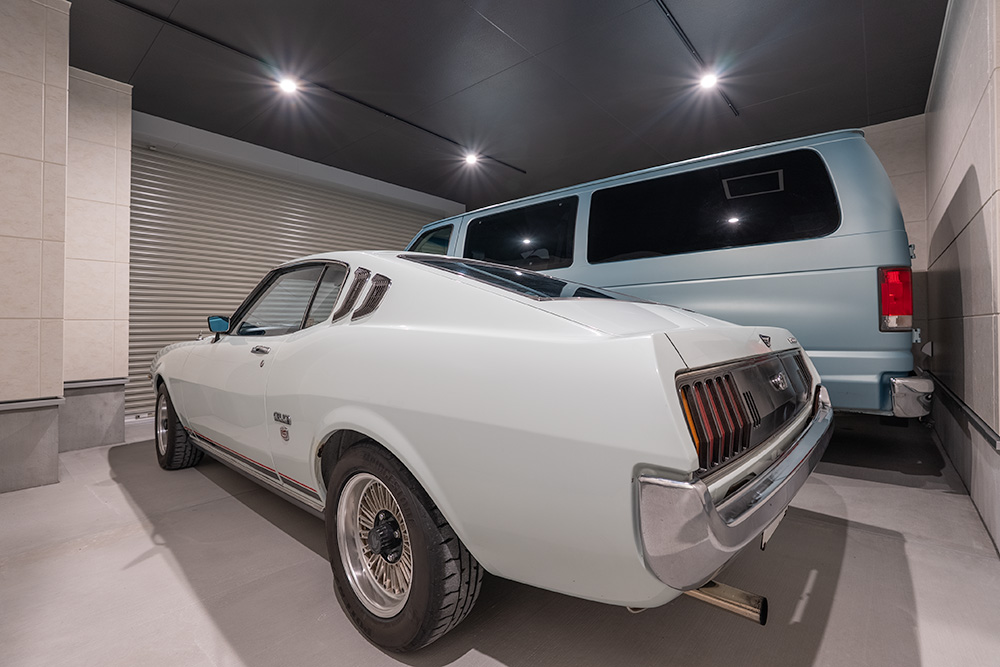 2台駐車を後ろから見た様子