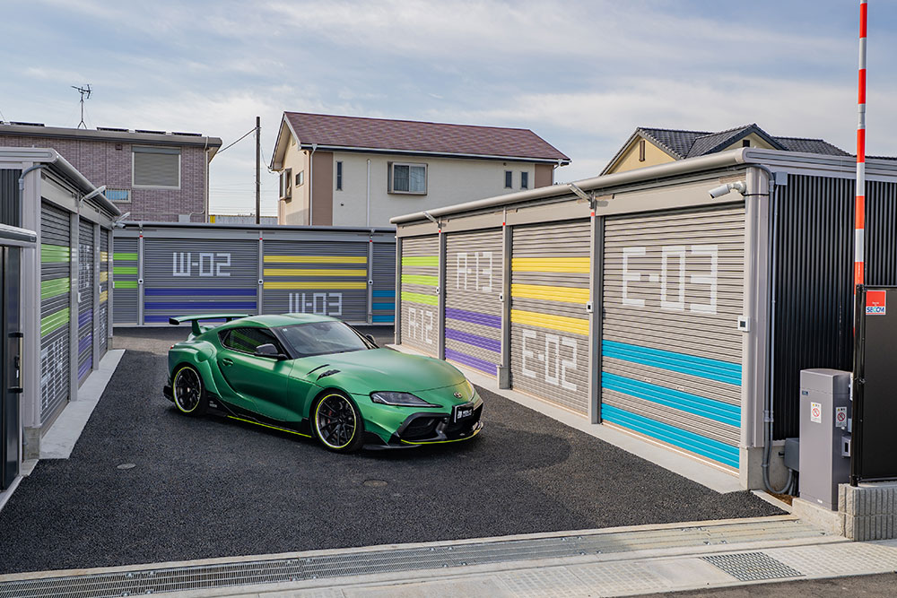 アウトレットモール近くの活気あるエリア