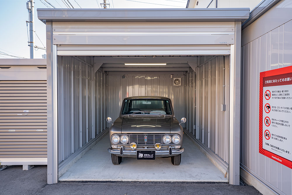 GR-101のガレージに駐車した銭ブル