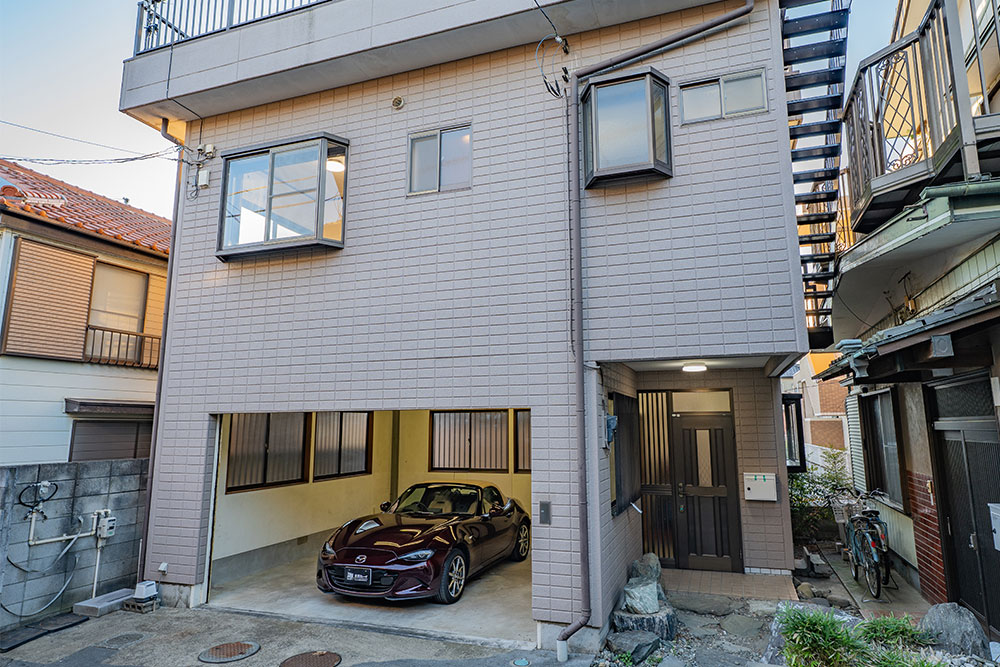 広々屋上付きの2K+ガレージ
