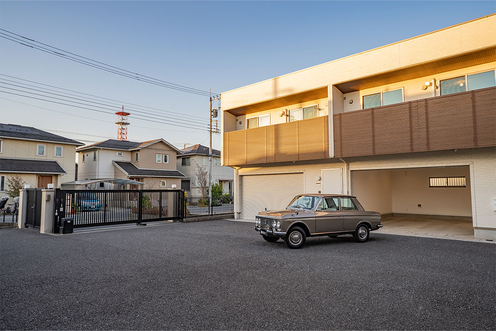 ガレージを出発する銭ブル