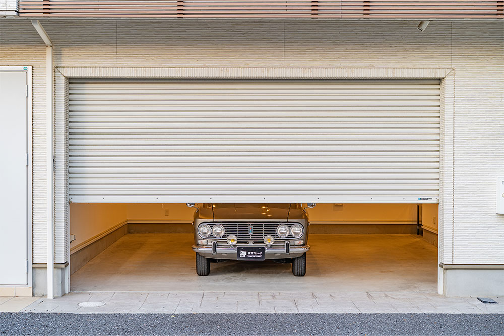 ガレージに駐車した銭ブル