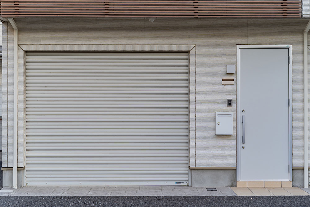 1Kタイプのガレージ正面