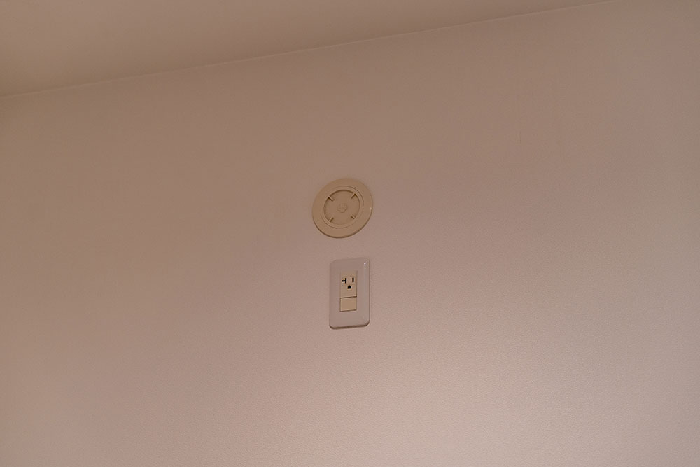 エアコン設置用電源と配管穴