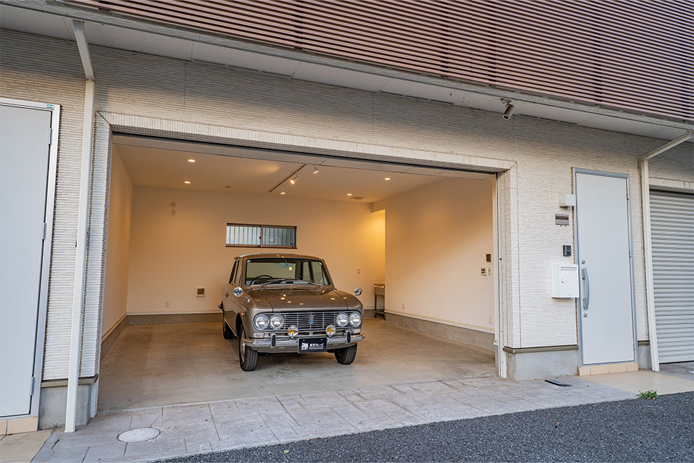 ガレージに駐車した銭ブル