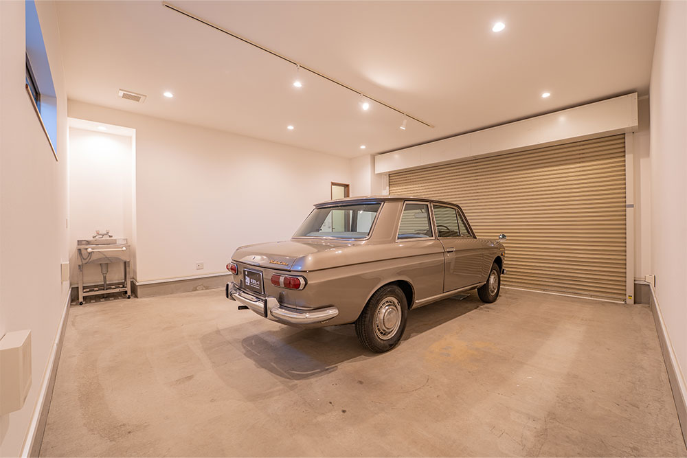 ガレージに駐車した銭ブル